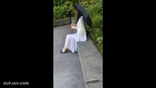胸前紋身美乳妹妹！撩起衣服豪乳露出！振動棒抽插無毛嫩穴，黑絲美腿翹起，擺弄各種姿勢…